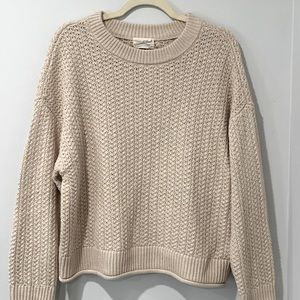 Universal thread sweater size medium